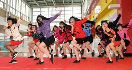 首位AI女演員出道！好萊塢「天敵」來了，下一代偶像全是代碼制造？