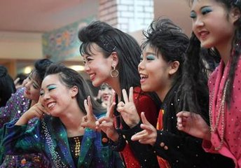 事實證明，中年女人穿衣掌握好這3個技巧，優雅感擋都擋不住