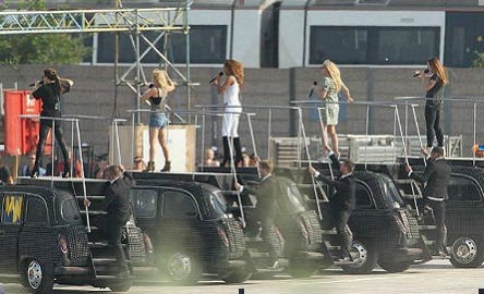 《731》預(yù)售破百萬(wàn)!片方不宣發(fā)業(yè)內(nèi)急了,放話保證拉滿50%排片