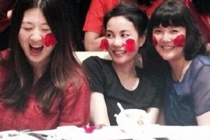 妻子:買超否認因吃醋而求婚